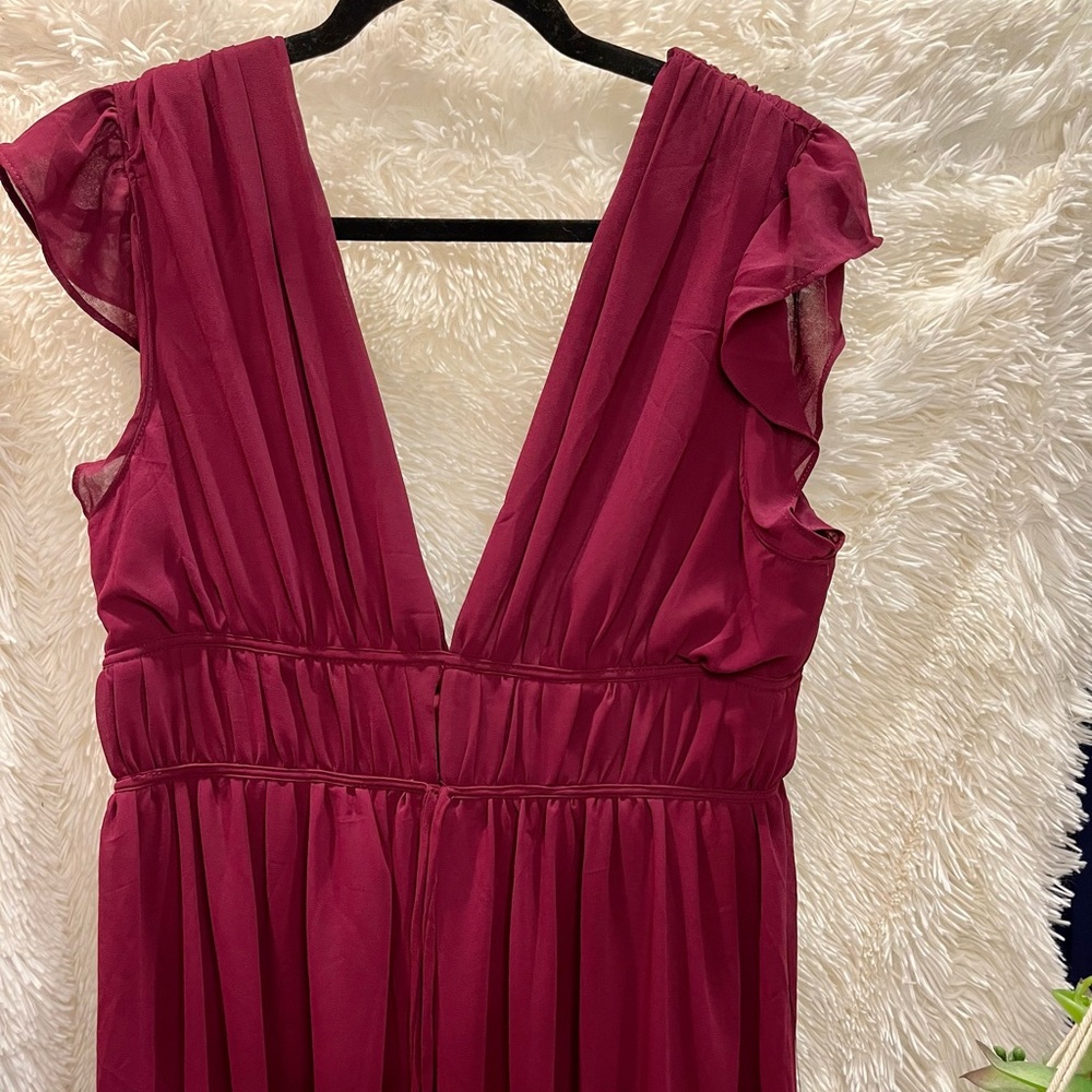 Lulu’s XL maroon gown never worn with tags